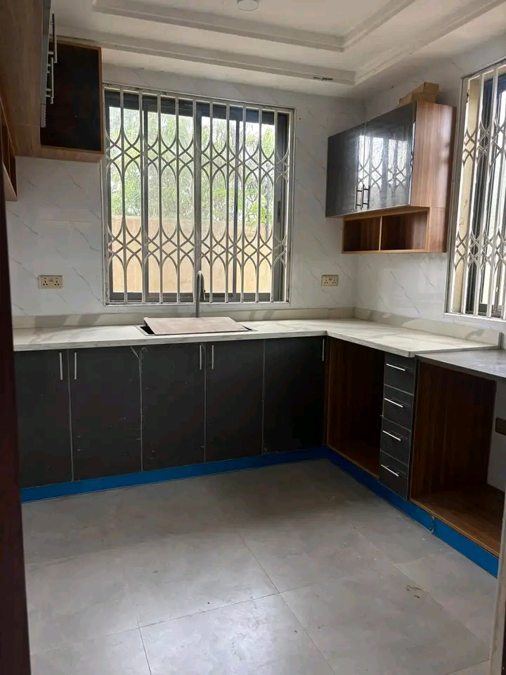 Executive 4-Bedroom Duplex Home in Tseaddo - Thumbnail 2