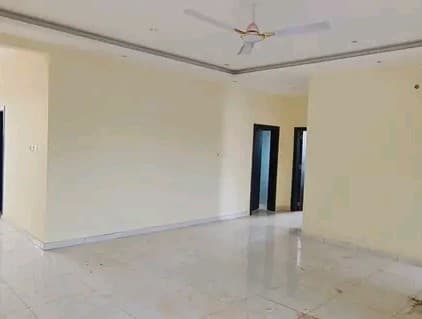 Executive 2-Bedroom Flat - Thumbnail 3