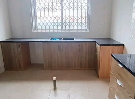 Executive 2-Bedroom Flat - Thumbnail 4