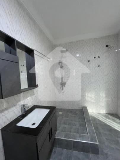 5 Bedroom House  - Image 1