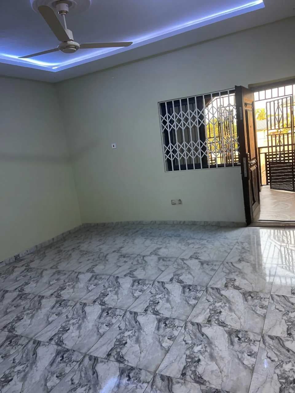 Newly built chamber and hall self-contained for rent - Image 1