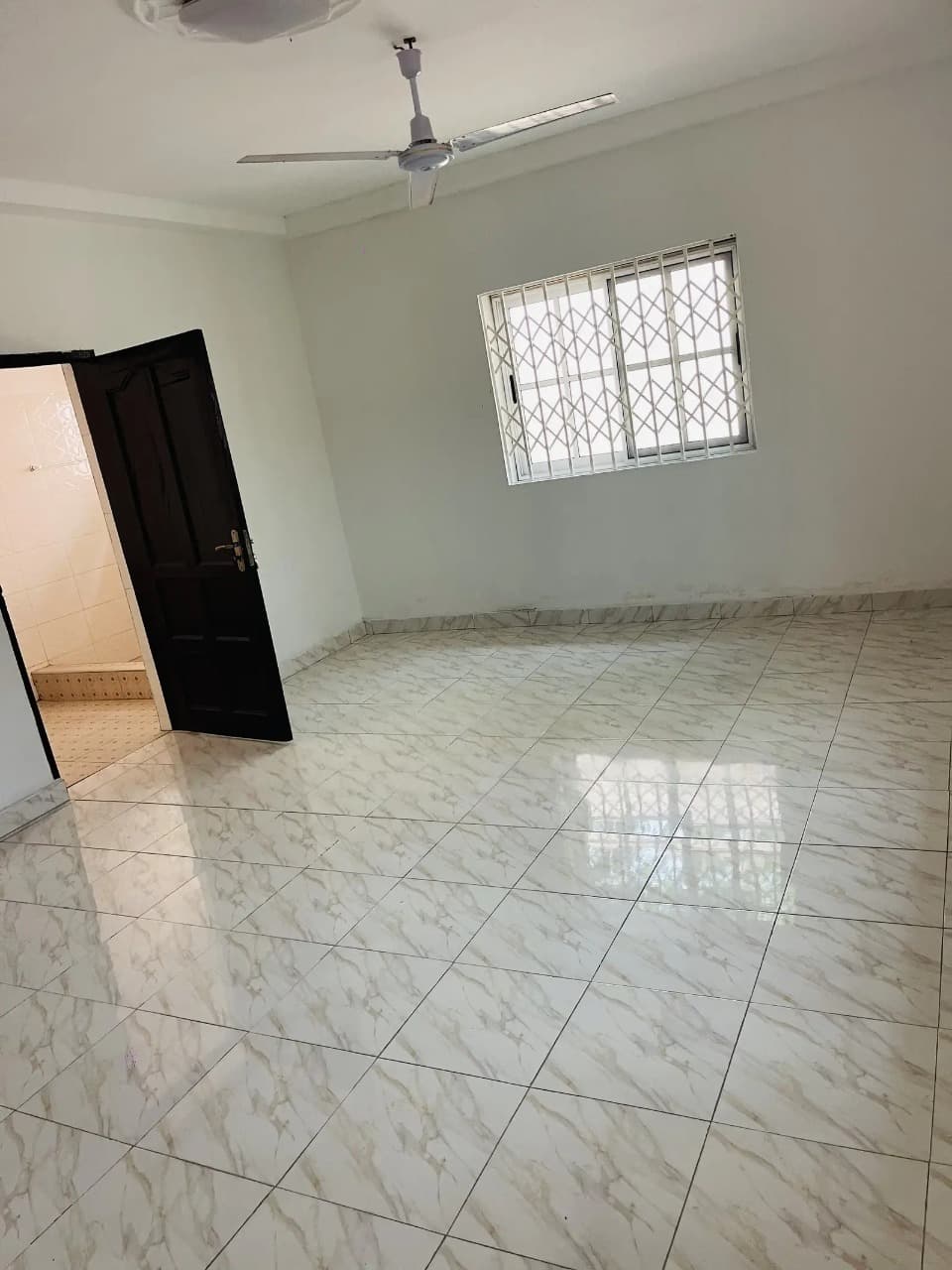 3 Bedroom House - Thumbnail 4