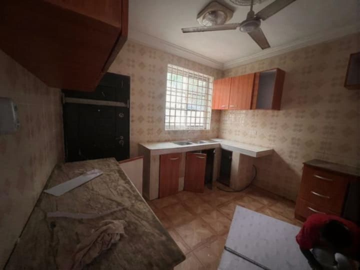 Modern 5 bedroom  - Thumbnail 3