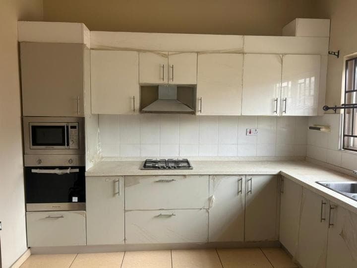 2 Bedroom house  - Thumbnail 2